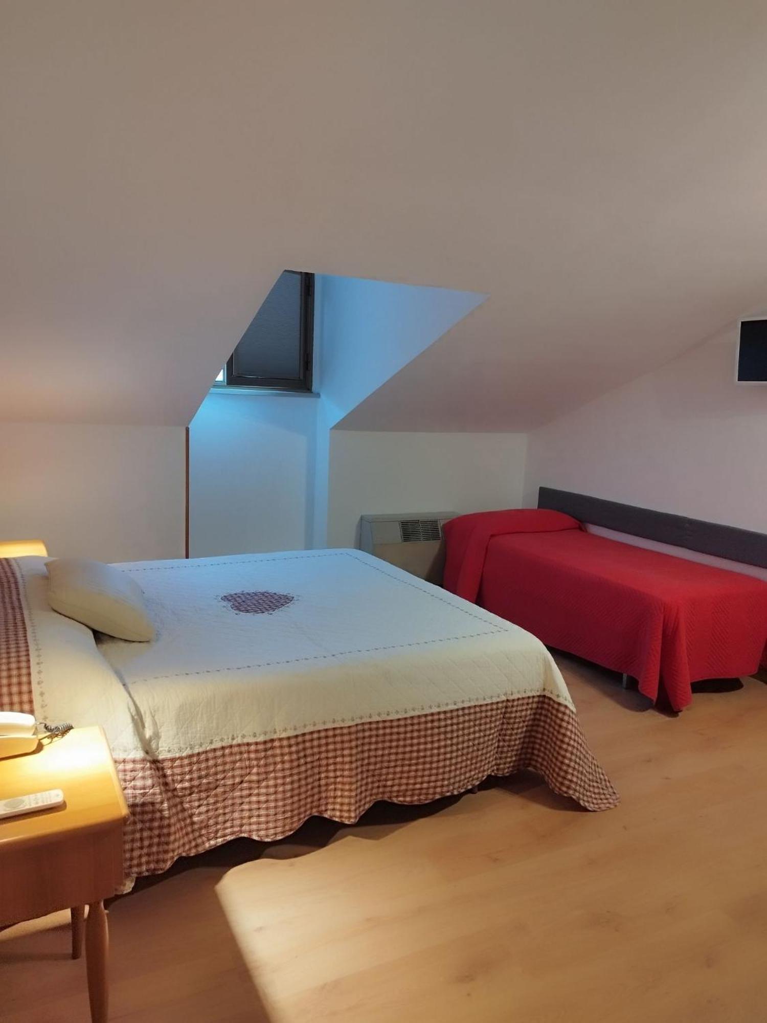 Hotel Pineta Ristorante Country House In Fabriano Campodonico  Ngoại thất bức ảnh