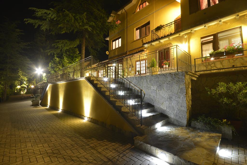 Hotel Pineta Ristorante Country House In Fabriano Campodonico  Ngoại thất bức ảnh