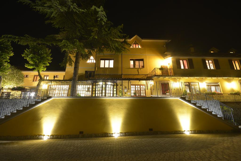 Hotel Pineta Ristorante Country House In Fabriano Campodonico  Ngoại thất bức ảnh