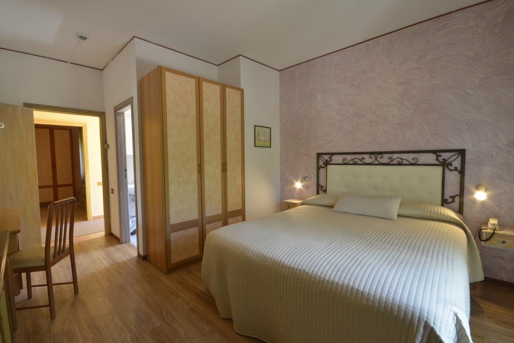 Hotel Pineta Ristorante Country House In Fabriano Campodonico  Ngoại thất bức ảnh