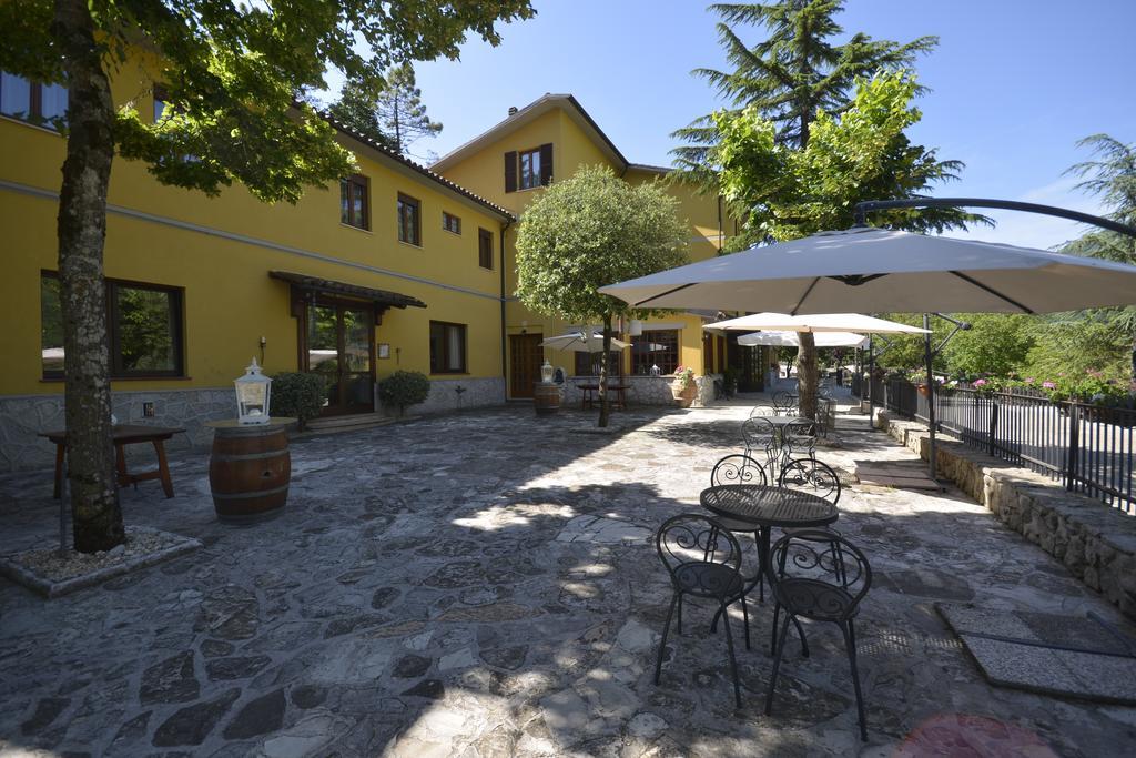 Hotel Pineta Ristorante Country House In Fabriano Campodonico  Ngoại thất bức ảnh